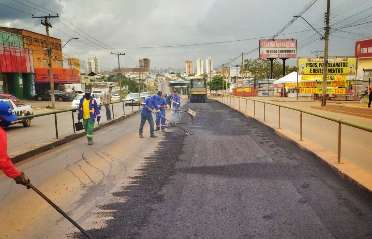 Prefeitura de Goiânia conclui 93% do recapeamento da Avenida Anhanguera, e prazo de conclusão, previsto para junho de 2023, será antecipado