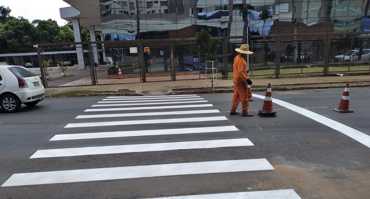 Prefeitura de Goiânia implanta e revitaliza sinalização viária em 15 bairros, até sexta-feira (07/04)