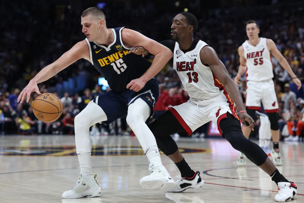 Heat volta a vencer Nuggets em Denver após 7 anos e esquenta final da NBA