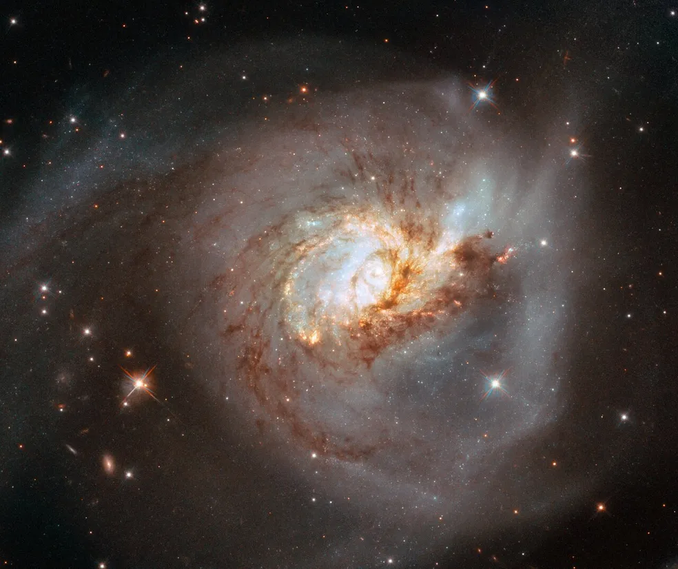 Telescópio James Webb registra imagem nítida da colisão de duas galáxias há 500 milhões de anos