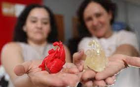 Conheça a primeira impressão 3D de um coração de bebê em cores, desenvolvida para aprimorar cirurgias em Goiás.