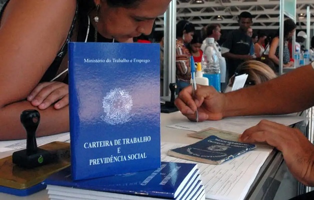 Número de pessoas em busca de emprego cai 21% no segundo trimestre de 2025